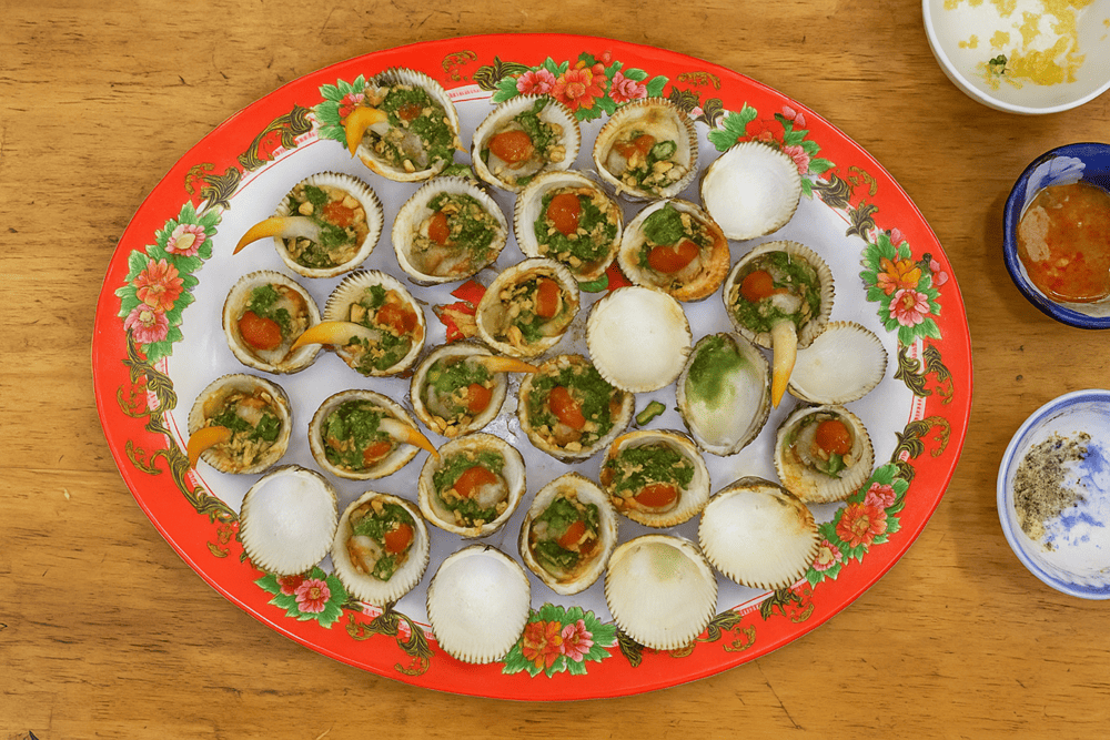 Local restaurants with stunning views of Dragon Bridge